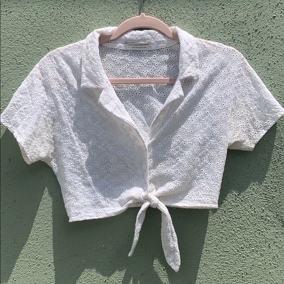 UO White “Lace” Cropped Button Up 🤍 - Picture 2 of 8